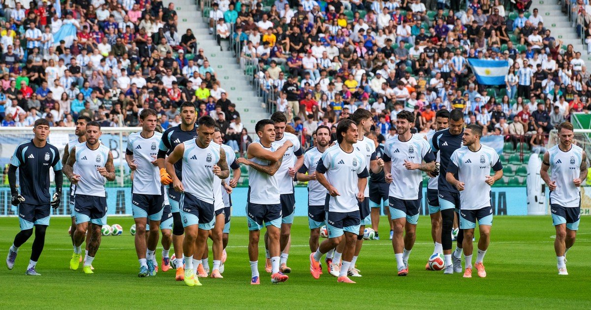 Con un Messi estelar y el himno argentino de fondo, la Selección entrenó en España ante 20 mil hinchas, en la previa del viaje a Angola