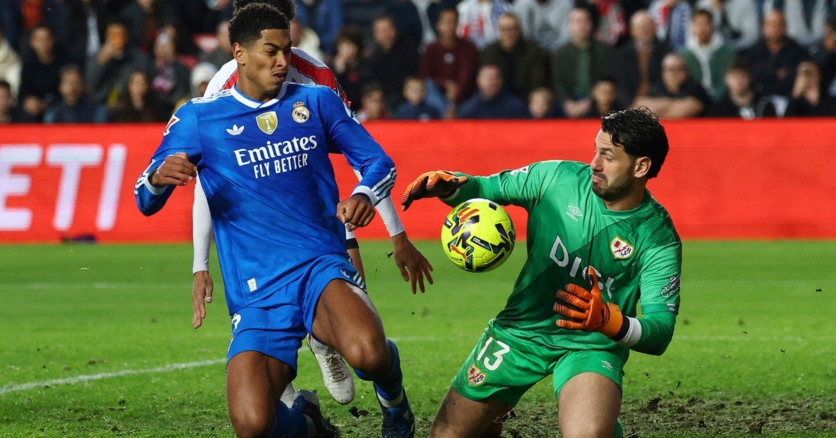 Augusto Batalla fue una muralla y frenó la racha triunfal del líder Real Madrid: las atajadas para que Rayo Vallecano le empate en España