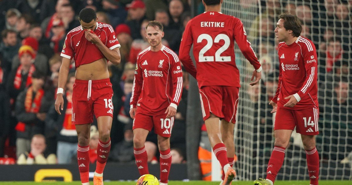 Liverpool sufrió otra dura derrota y no puede salir de su crisis: fue goleado en casa por el Nottingham Forest