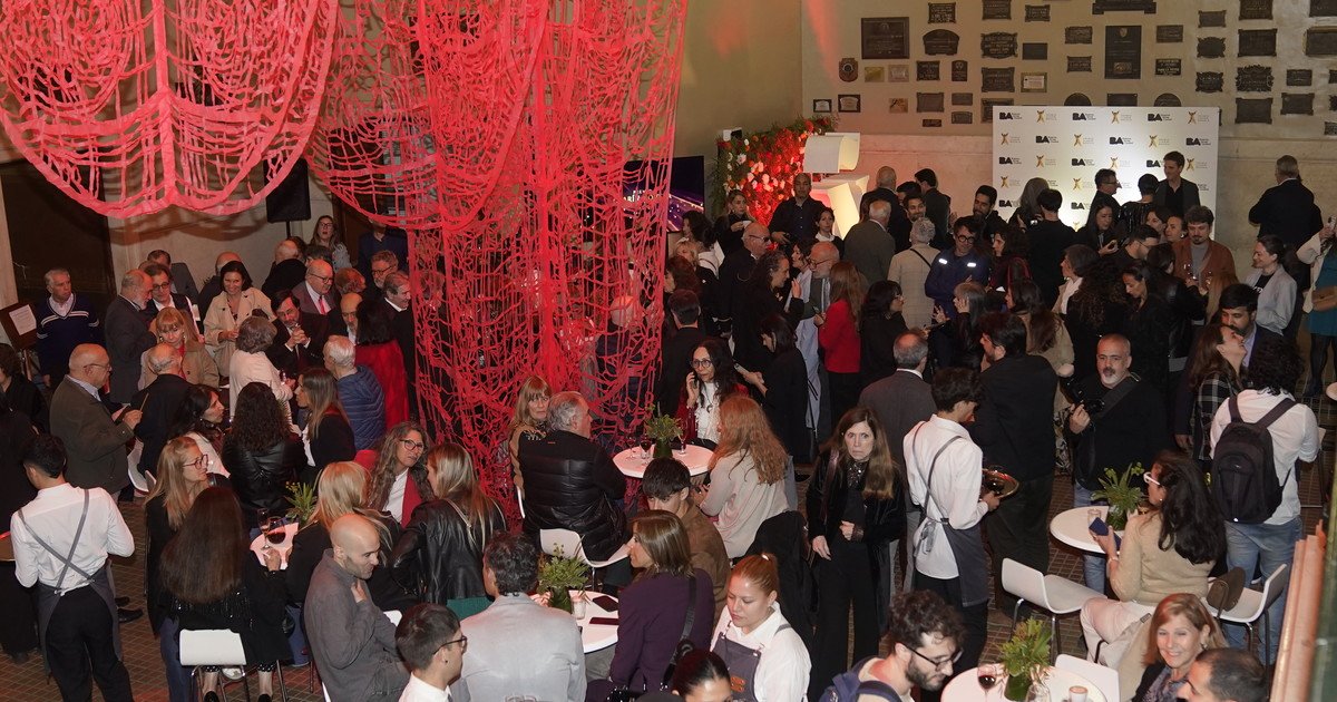 Premio Clarín Novela: ya arrancó la gala en la Casa de la Cultura y todos esperan conocer la obra ganadora