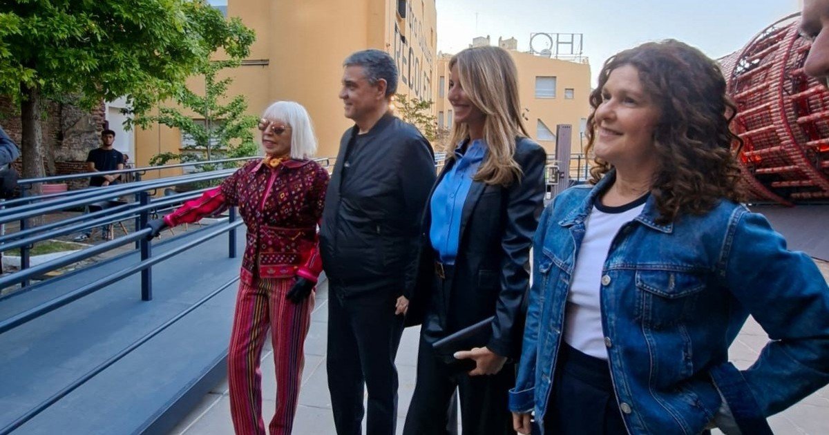 Marta Minujin rompió récord en el Recoleta con su Torre de Pisa de Spaghettis