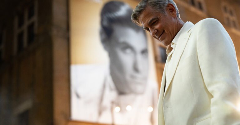 George Clooney se mira al espejo en Jay Kelly