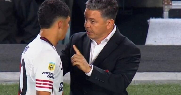 Gallardo, como el Loco Bielsa: hizo entrar al pibe Jaime y lo sacó 46 minutos después
