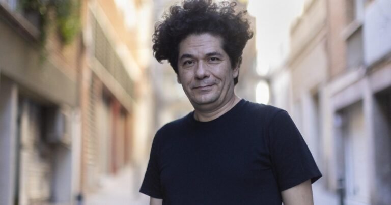 Juan Pablo Villalobos: "Cuando miramos el fútbol en términos literarios, algo se resiste"