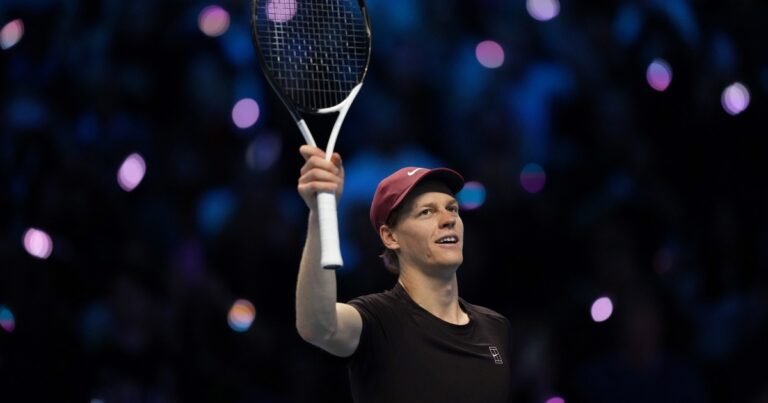 Jannik Sinner se sacó de encima a Alex de Miñaur y espera rival en la gran definición de las Finales del ATP en Turín