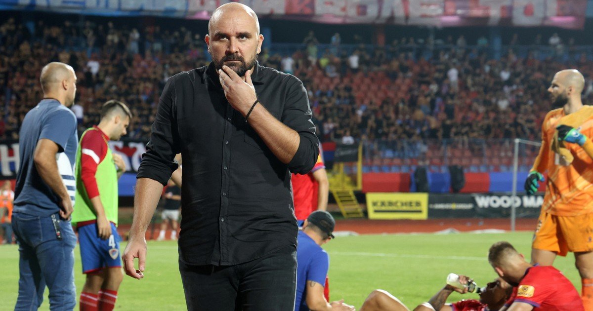 Conmoción en el fútbol de Serbia: un entrenador murió en pleno partido tras sufrir un infarto