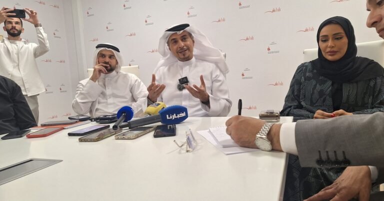 Feria del Libro de Sharjah: la sorpresa del argentino que trabaja en la organización y el editor egipcio que publica a Claudia Piñeiro