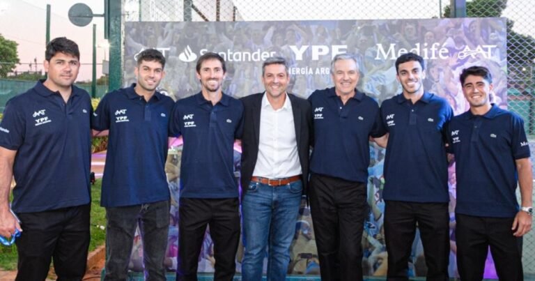 Argentina puso en marcha su sueño para el Final 8 de la Copa Davis con una fórmula clara: "Somos un equipo compacto y batallador"