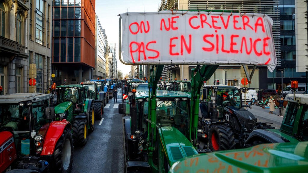 Miles de agricultores protestan en Bruselas contra el acuerdo UE-Mercosur