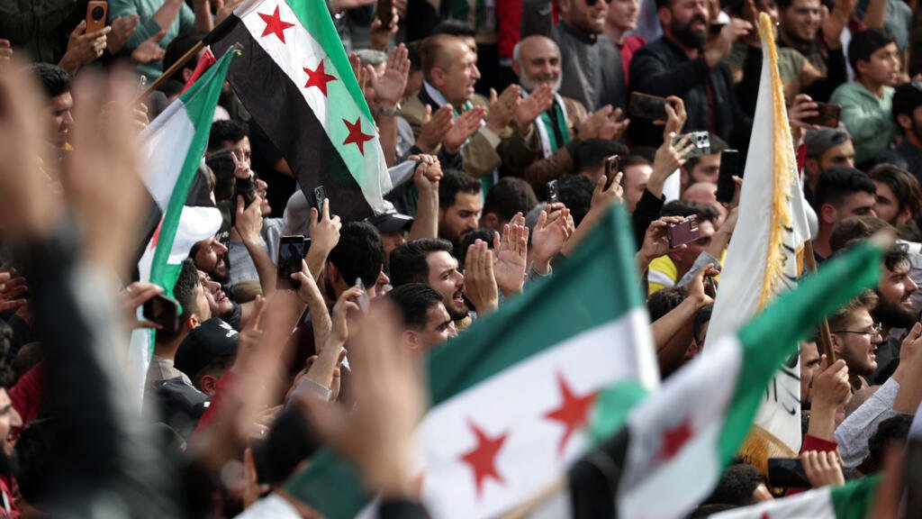 Un año de Siria sin Al-Assad: apertura, tensiones internas y amenazas externas