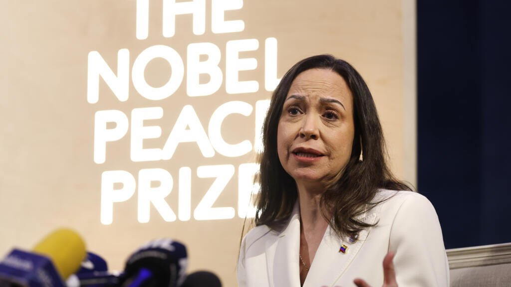 Julian Assange demanda a la Fundación Nobel por premiar a María Corina Machado