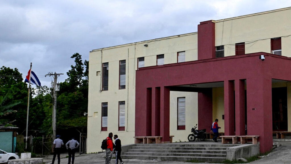 Cuba condena a cadena perpetua a exministro de Economía, Alejandro Gil, acusado de espionaje