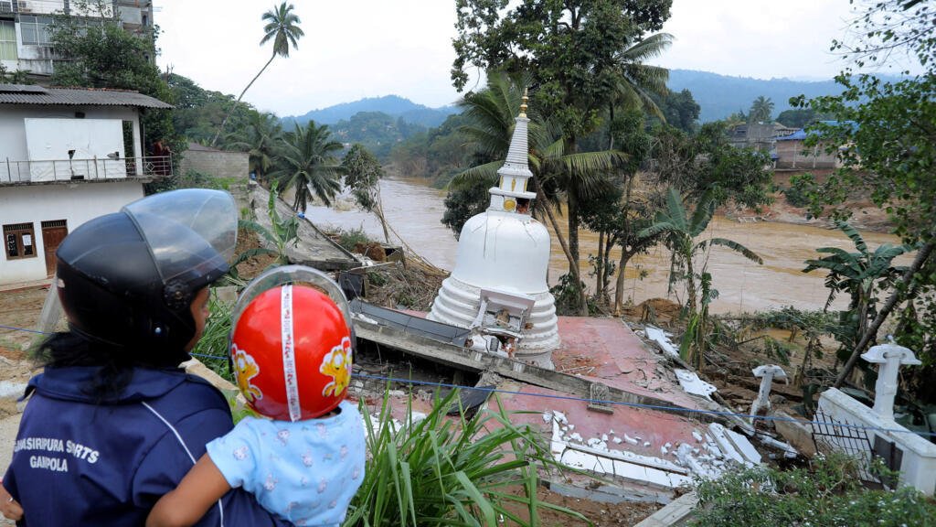 Sri Lanka e Indonesia despliegan tropas tras inundaciones que dejan más de 1.100 muertos