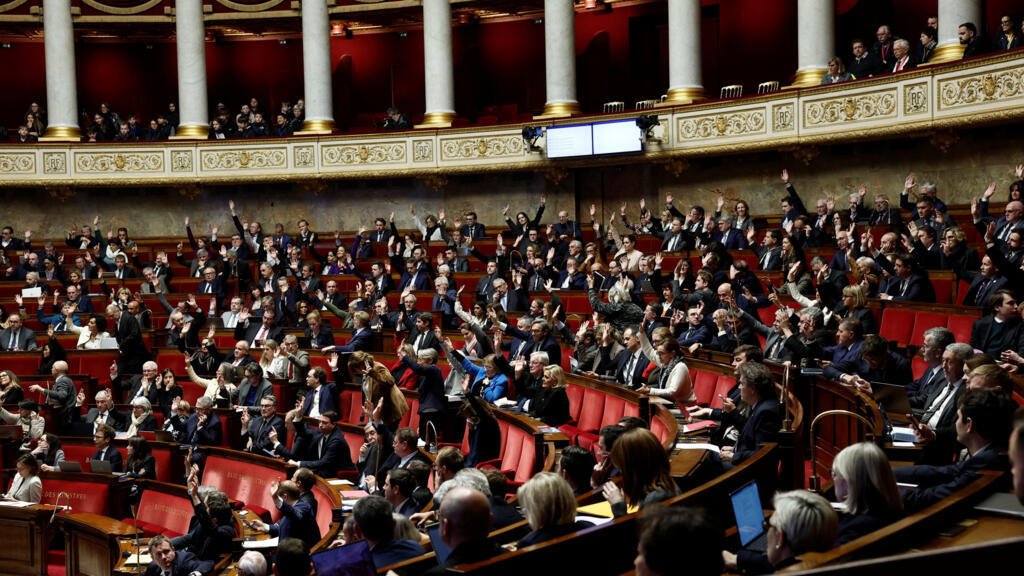 Legisladores franceses aprueban la parte fiscal del controvertido presupuesto de la seguridad social