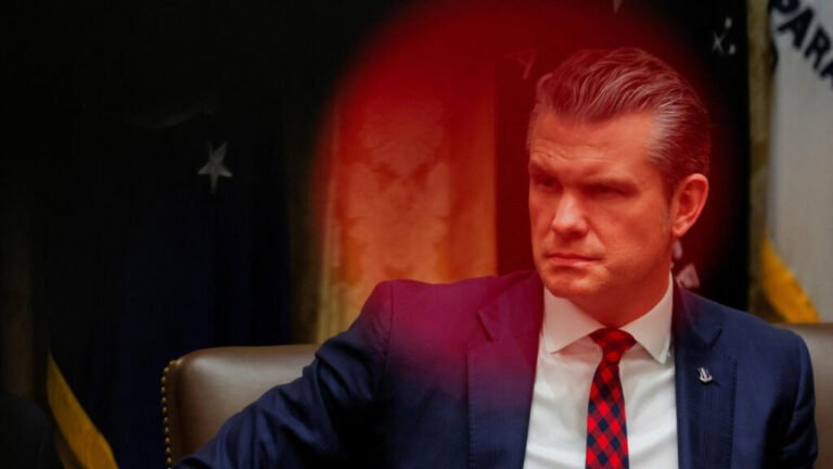 Hegseth bajo presión: expertos evalúan la legalidad del ataque a sobrevivientes de "narcolancha"
