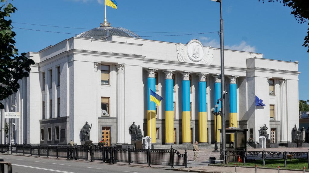 Sobornos a cambio de votos: diputados ucranianos en la mira de una investigación anticorrupción