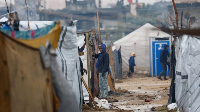 Gaza: avanzan diálogos para segunda fase de la frágil tregua, mientras niños mueren por el invierno