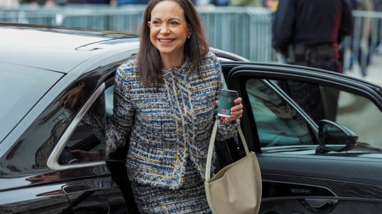 ¿Cómo habría salido María Corina Machado de Venezuela? Las versiones de su viaje a Oslo