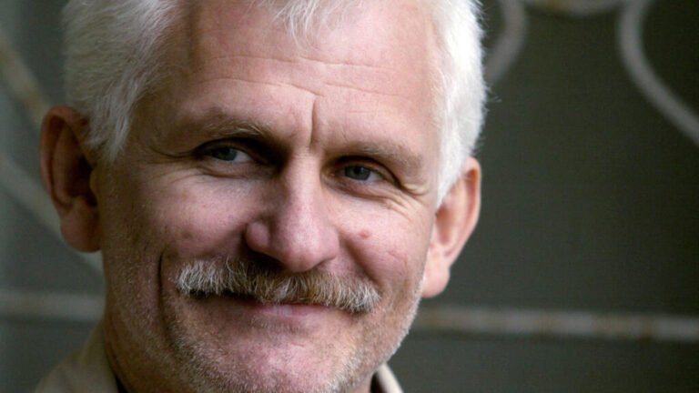Belarús libera a 123 presos incluido el Nobel de Paz Bialiatski; Ucrania afirma que recibió 114 de ellos