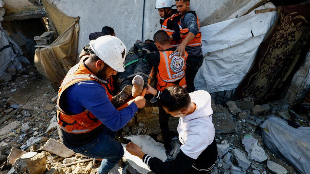 Gaza: palestinos mueren por hipotermia y municiones sin detonar