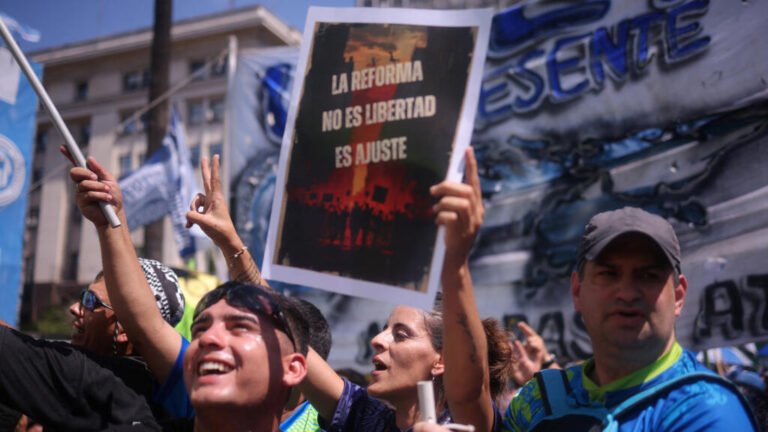 “No a la reforma laboral”: sindicatos en Argentina se toman las calles contra Milei