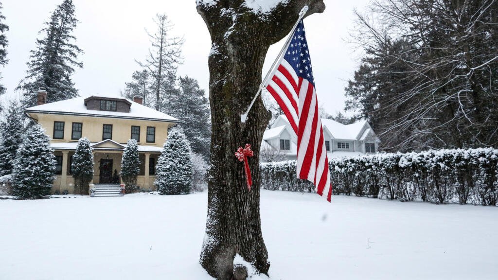 Miles de vuelos cancelados: tormenta invernal complica los viajes de fin de año en EE. UU.