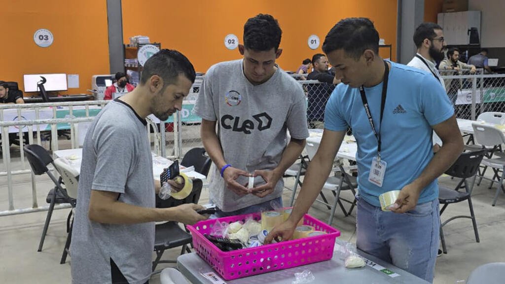 Honduras: CNE reanuda el escrutinio especial tras horas de interrupción y denuncias de obstrucciones
