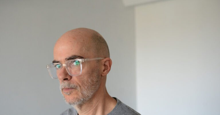 ‘Archivo Madre’: Santiago Loza dedica un libro breve, crudo y sensible a la maternidad