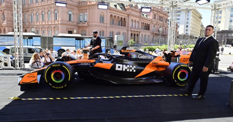El McLaren campeón de la Fórmula 1 llegó a Buenos Aires e irá a Mar del Plata: cómo y dónde ver la réplica del auto de Lando Norris
