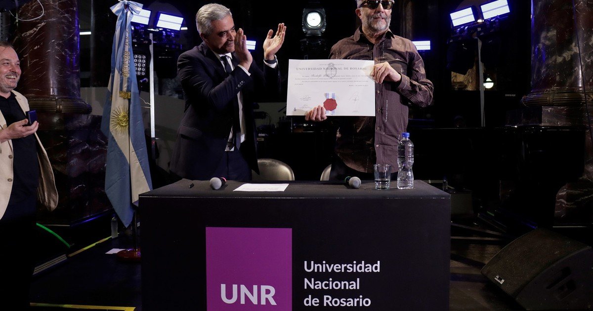Fito Páez fue nombrado Doctor Honoris Causa y cantó los primeros hits de la Trova Rosarina