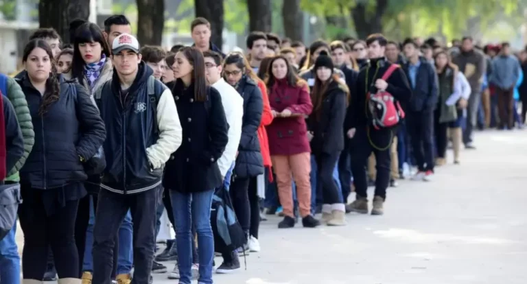 El empleo privado, entre la reforma laboral  y la restricción estructural