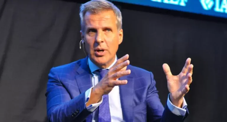 Redrado anticipa un verano crítico: sin ayuda de EEUU, qué pasará con el dólar