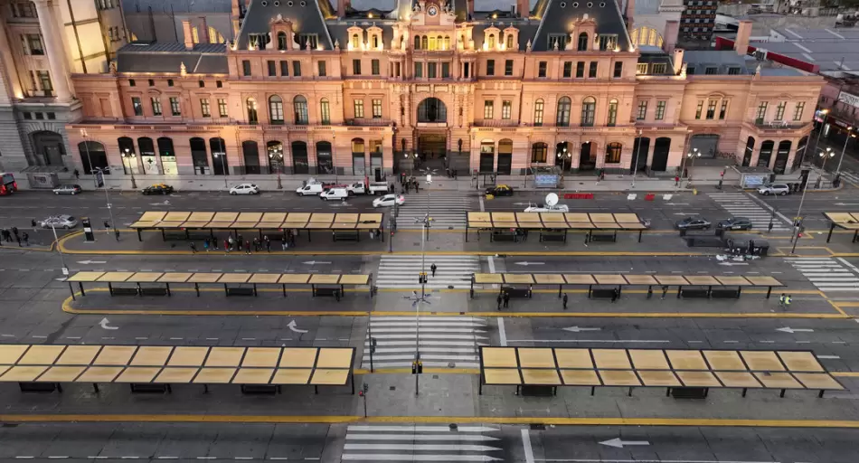 Nuevo golpe al bolsillo: aumentan colectivos y subtes este lunes y el precio te va a sorprender