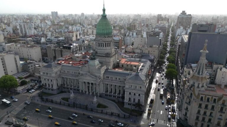 Un apagón afectó a casi un millón de usuarios en Buenos Aires bajo un calor extremo
