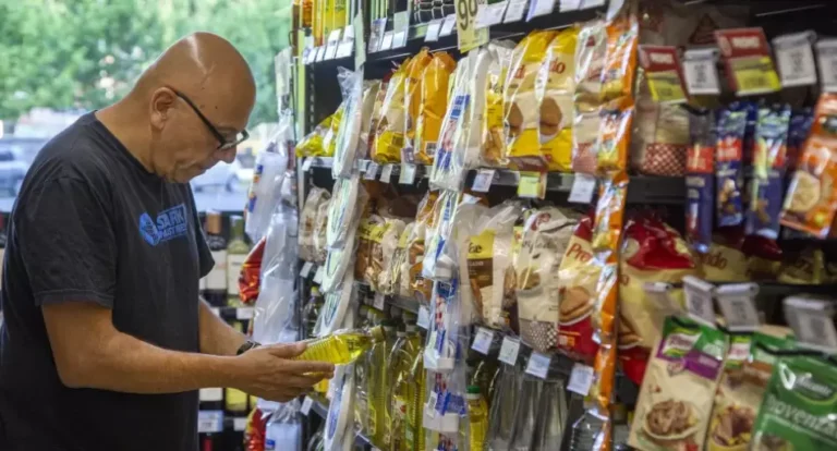 Diciembre trajo una mala señal: volvió a caer la confianza del consumidor