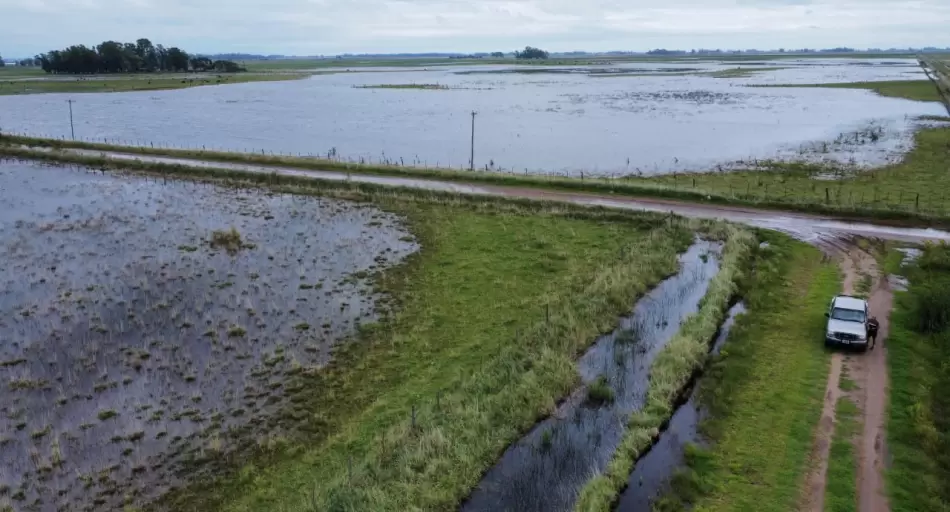 Boicot a la producción agropecuaria: aumentan tasa por conservación de caminos rurales en zonas inundadas