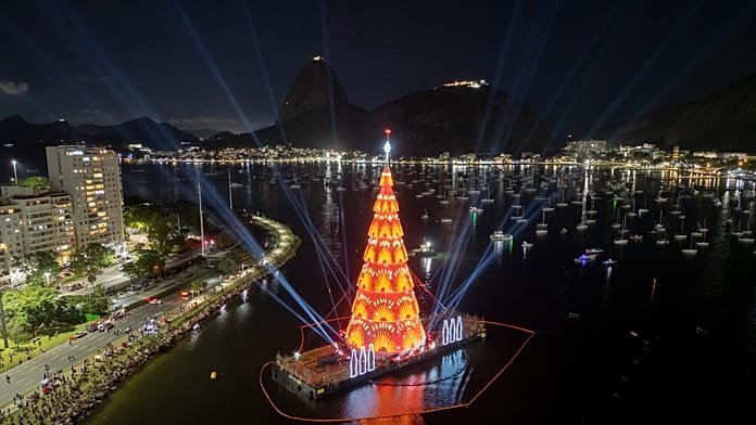 Río de Janeiro inaugura un árbol de Navidad flotante