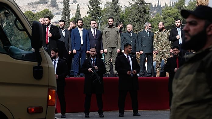 Los nuevos billetes de Siria suprimen los ceros y el rostro del derrocado Bashar al Assad