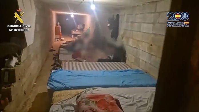 La Policía libera a más de 300 trabajadores esclavizados en condiciones "inhumanas" en España