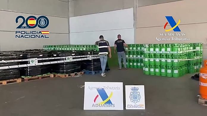 La Policía detiene en España a 5 personas en una trama de 48 toneladas de gases contaminantes
