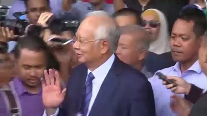 El ex primer ministro malasio Najib Razak, condenado a 15 años de prisión por corrupción
