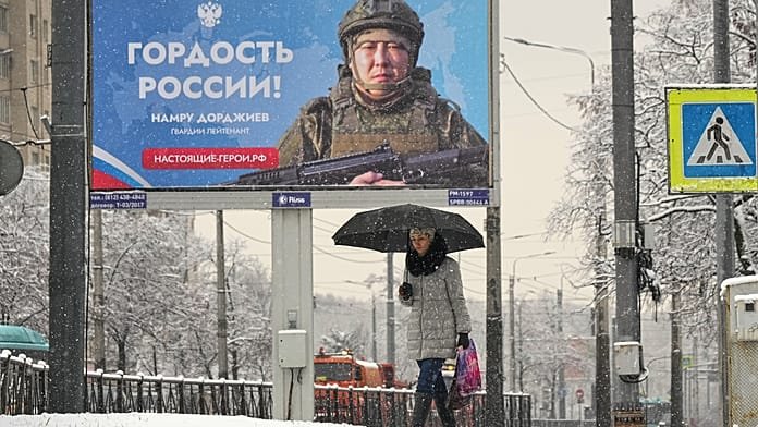 Rusia se queda sin fondos para sus militares: recortes en 11 regiones y familias endeudadas