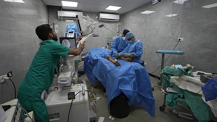 Un padre israelí denuncia que un médico en Gaza mató a una rehén inyectándole aire en las venas