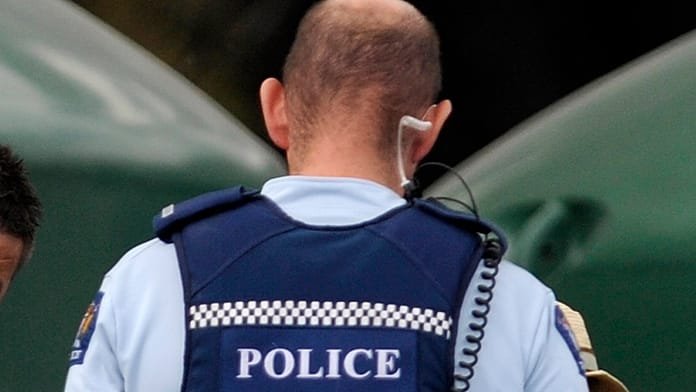 Detenido por tragarse un colgante Fabergé con diamantes de 18.000 euros