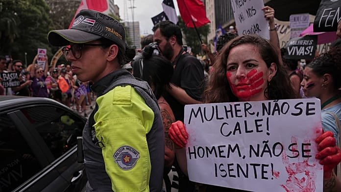 Miles de personas marchan en Brasil para concienciar sobre los feminicidios