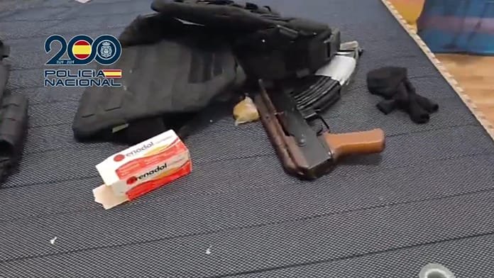 La Policía irrumpe en una "guardería" con 3.800 kilos de hachís y fusiles AK-47 en Jerez