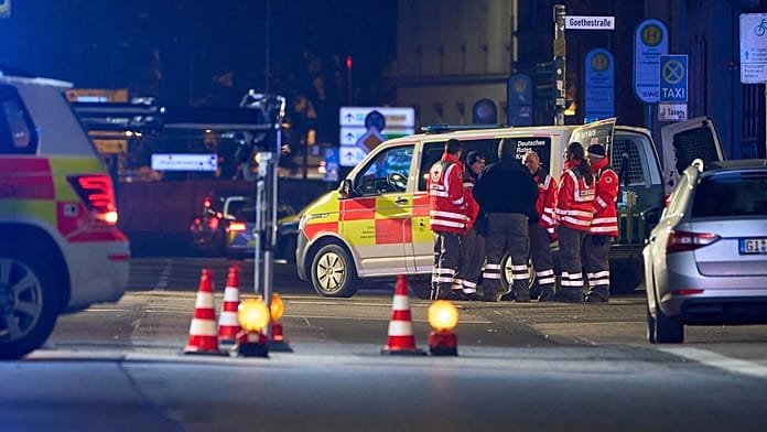 Un conductor embiste contra una parada de autobús dejando 3 heridos en la ciudad alemana de Giessen