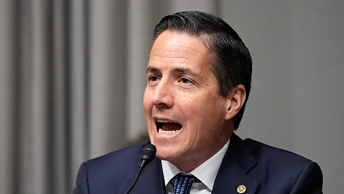 La polémica propuesta de un senador colombiano para acabar con la doble ciudadanía en EE.UU.