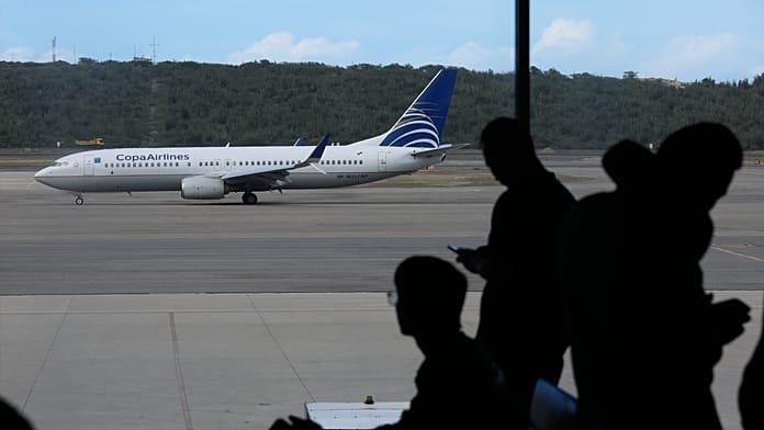 Venezuela recibe un nuevo vuelo de repatriados: Maduro confía en mantener el acuerdo con Trump