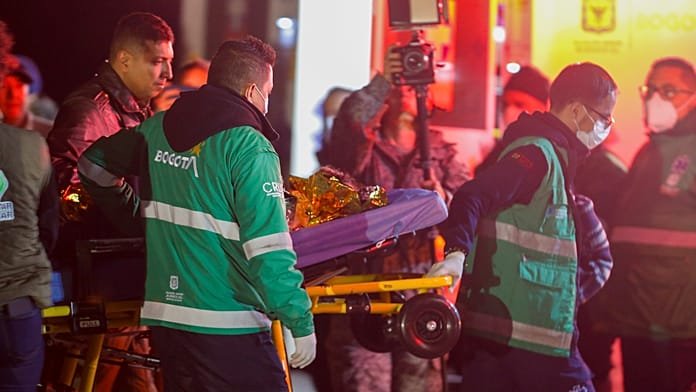 VÍDEO: Un niño se salva de morir tras bajarse del coche segundos antes de un accidente mortal